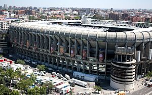 Archivo:Estadio Santiago Bérnabeu (Mayo 2010) (4624134213)