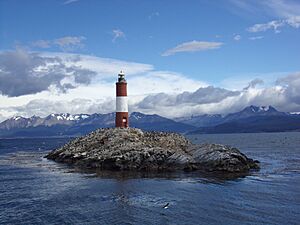Archivo:Faro Les Éclaireurs, Ushuaia 11
