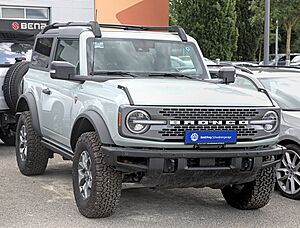 Archivo:Ford Bronco (6th generation) Badlands 1X7A0211