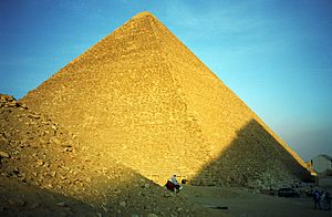 Archivo:Giza pyramid05(js)