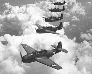 Archivo:Grumman TBF-1 Avengers of VGS-29 in flight over Norfolk, Virginia (USA), on 1 September 1942 (80-G-427475)