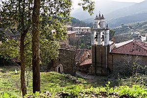 Archivo:Iglesia de Robledillo de Gata