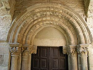 Archivo:Iglesia de San Esteban de Corullón (3008040389)
