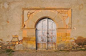 Archivo:Iglesia de San Miguel en Villaviciosa de San Miguel portada