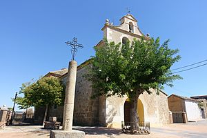 Archivo:Iglesia de Santiago Apóstol, Azután 03