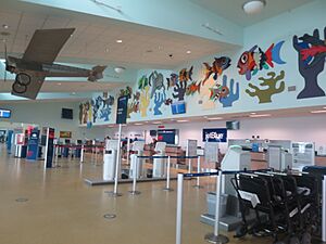 Archivo:Key West Airport Ticketing Area