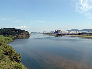 Archivo:Korea-Gyeongju-Hyeongsan River-1