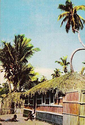 Archivo:Luanda vivienda de pescadores