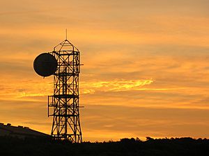 Archivo:Microwave tower silhouette-2