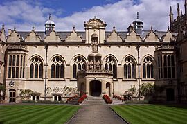 Oriel College First Quad.jpg