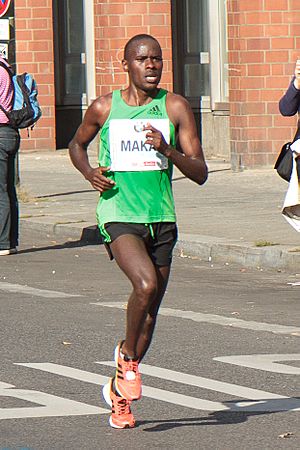 Archivo:Patrick Makau Musyoki running world record at Berlin Marathon 2011