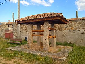 Archivo:Potro de herrar de La Losa