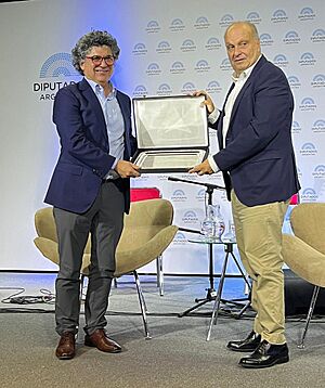 Archivo:Reconocimiento de la Honorable Cámara de Diputados de la Nación Argentina a la trayectoria del Dr. Alberto Rojo
