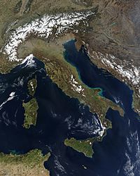 Archivo:Satellite image of Italy in March 2003