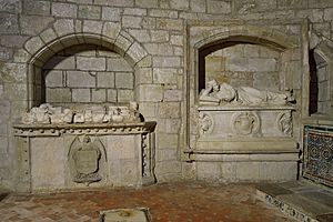 Archivo:Sepulcros de los Corro, Santa María de los Ángeles (San Vicente de la Barquera)
