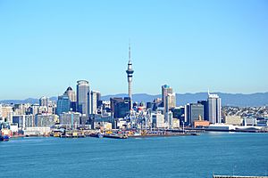Archivo:Skyline of Auckland 2012 flickr