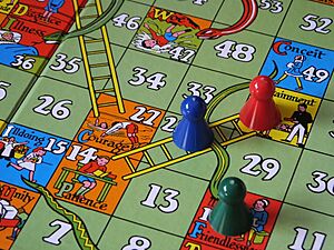 Archivo:Snakes and Ladders (14125947172)