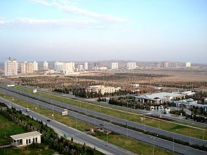 Ultra-modern highways in Ashgabat.jpg