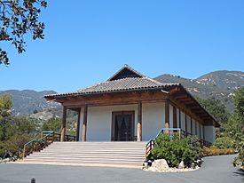 Archivo:Vedanta Temple in Montecito, California (15208073726)