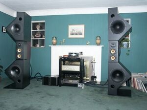 Archivo:A Modern HI FI System small