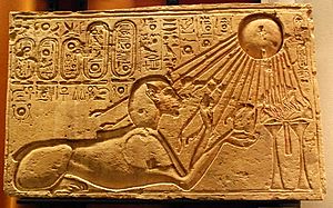 Archivo:Akhenaten as a Sphinx (Kestner Museum)