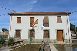 Archivo:Ayuntamiento de Pedrosa de la Vega