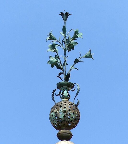 Azucenas en la Giralda