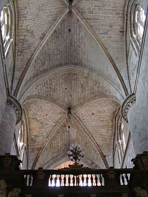 Archivo:Bóvedas nave central de Sigüenza