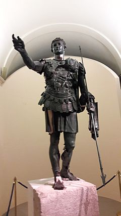 Archivo:Bronze statue of Germanicus at Amelia April 2016