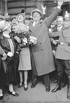 Archivo:Bundesarchiv Bild 102-07770, Berlin, Rückkehr Emil Jannings aus Amerika