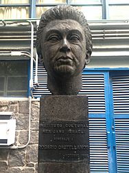 Archivo:Busto de Rosario Castellanos
