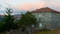 Casa de Emilia en Acevedo - panoramio.jpg