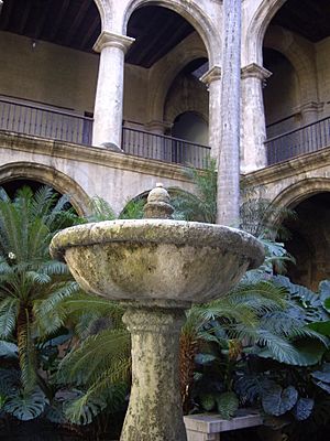Archivo:Claustro Convento San Francisco La Habana