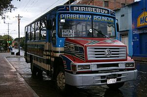 Archivo:Colectivo de la empresa Piribebuy, rumbo a la ciudad homónima