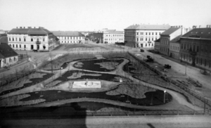 Archivo:Dugonics Square, Szeged, Hungary, circa 1883-1885