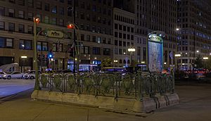 Archivo:Estación de Van Buren Street, Chicago, Illinois, Estados Unidos, 2012-10-20, DD 01