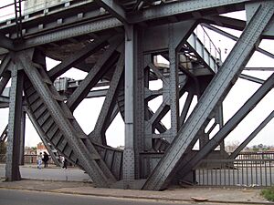Archivo:Estructura metálica Puente Alsina