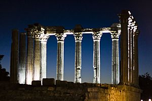 Archivo:Evora roman-temple sunset