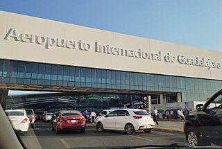 Fachada del Aeropuerto Internacional de Guadalajara.jpg