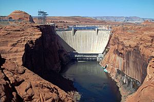 Archivo:Glen Canyon Dam and Bridge