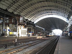 Archivo:Haarlem station binnen