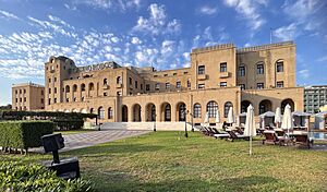Archivo:Hotel Casino in Rhodes 1