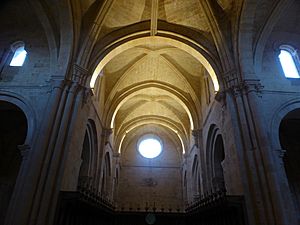 Archivo:Iglesia del Monasterio de Santa María de Sandoval, provincia de León, España. Spain