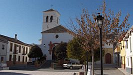 Iglesia y plaza de la Constitución de Moreda, municipio de Morelábor (Granada).jpg