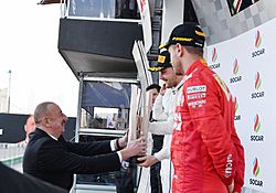 Archivo:Ilham Aliyev watched the opening ceremony of the 2019 Formula-1 Azerbaijan Grand Prix and final race 20