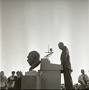 Archivo:J. Robert Oppenheimer visit to Israel (997009326988305171)