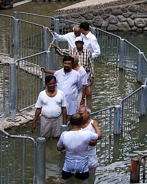 Archivo:Jordan river baptism cue