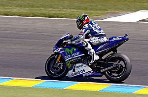 Archivo:Jorge LORENZO - Movistar Yamaha MotoGP - MotoGP 2014 - Le Mans (14240177793)