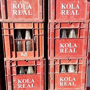 Archivo:Kola Real -perucrew