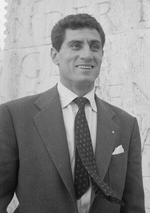 Archivo:Lefter Küçükandonyadis, 1958